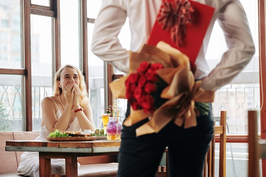 A woman receiving flowers during a relaxed first date